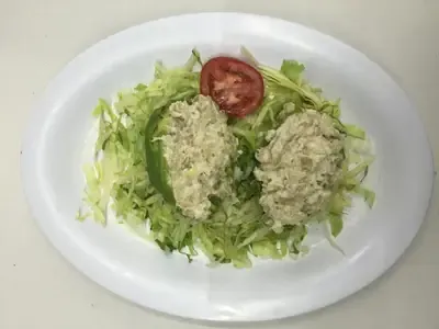 Aguacate relleno de atún
